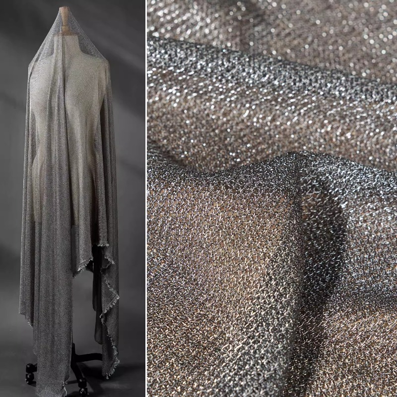 Crystal Mesh Fabric - Tissu gris clair métallisé extensible dans