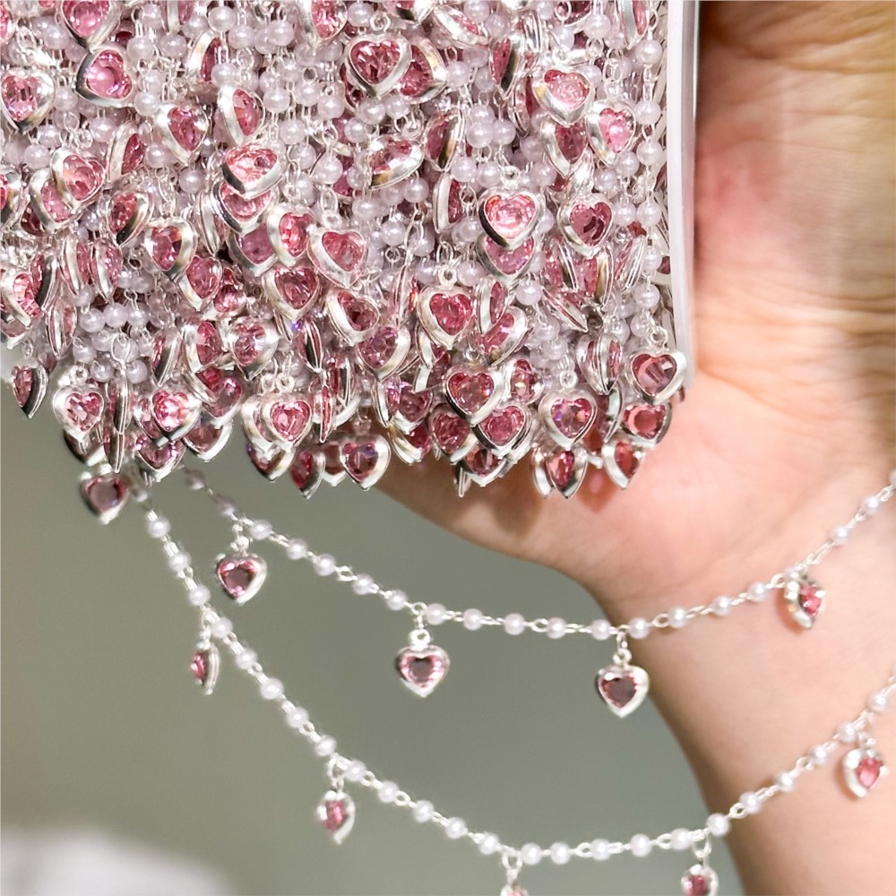Pearl Trim Chain - Chaîne en laiton avec cœurs en