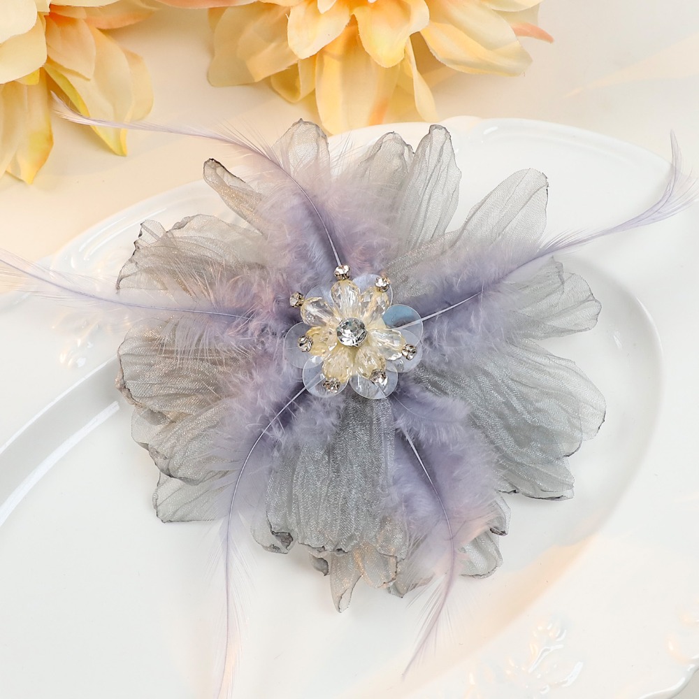 Broches Fleur en Plumes et Mai - Crystal Mesh Fabric avis et prix