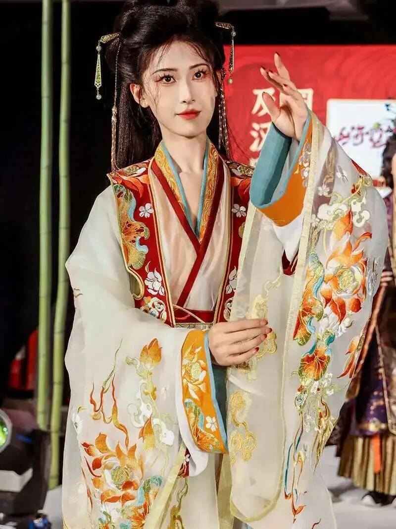 Dynastie Ming Hanfu broderie a - Embroidery Craft avis et prix